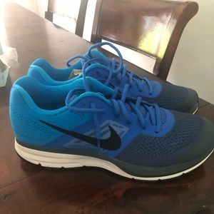 Mens Nike tennis shoes